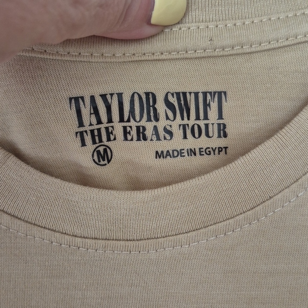 Taylor Swift Eras Tour 2023-2024 Beige Graphic Tee Size Medium - Picture 5 of 5
